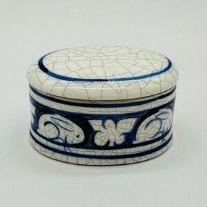Vintage Pottery Shed Dedham Small Oval Trinket Box With Bunny Blue/White Glaze